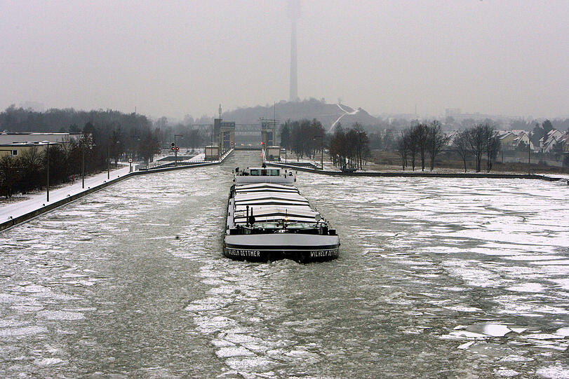 Schiff auf der Donau.