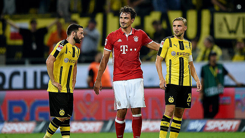Ungewohnter Anblick: Mats Hummels im roten Trikot unter alten Mannschaftskameraden. Ungewohnter Anblick: Mats Hummels im roten Trikot unter alten Mannschaftskameraden.