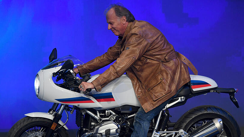 Wolfgang Fierek kam für seine Laudatio auf einem Motorrad auf die Bühne gefahren.
