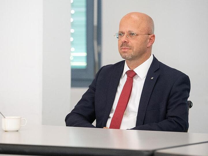 Die brandenburgische AfD-Landtagsfraktion berät über die politische Zukunft von Andreas Kalbitz.