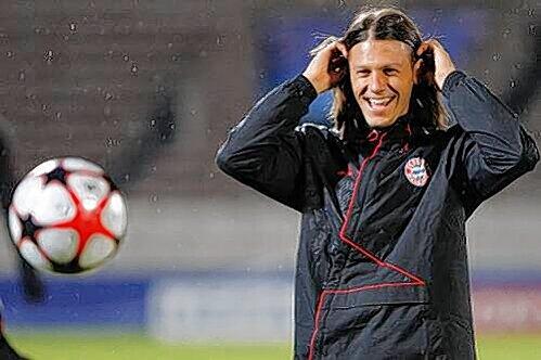 Da freut er sich, der Bayern-Star Martin Demichelis.
