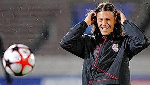 Da freut er sich, der Bayern-Star Martin Demichelis. Da freut er sich, der Bayern-Star Martin Demichelis.