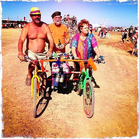 Es ist das wohl kurioseste Treffen von Individualisten: "Alles ist möglich" lautet der Slogan des "Afrika Burn Festival" in der Karoo-Halbwüste - sehen Sie hier die schrägsten Bilder.