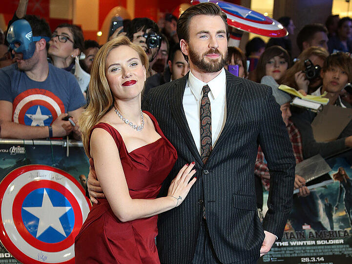 Hauptdarsteller Scarlett Johansson und Chris Evans bei der britischen Premiere von "The Return of the First Avenger"