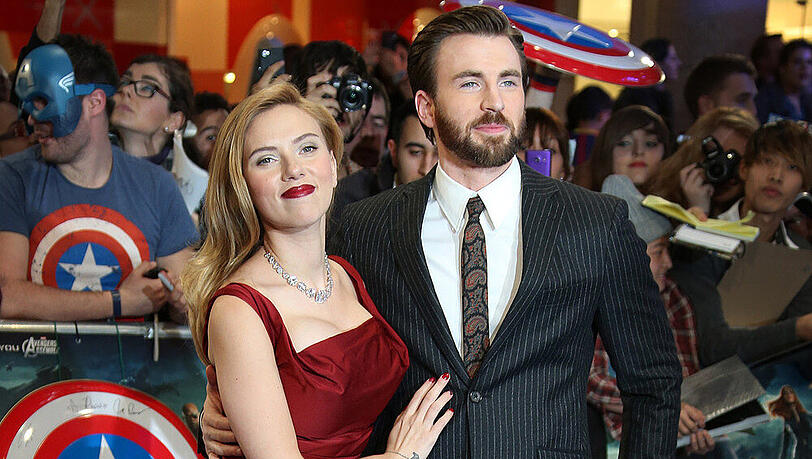 Hauptdarsteller Scarlett Johansson und Chris Evans bei der britischen Premiere von "The Return of the First Avenger" Hauptdarsteller Scarlett Johansson und Chris Evans bei der britischen Premiere von "The Return of the First Avenger"