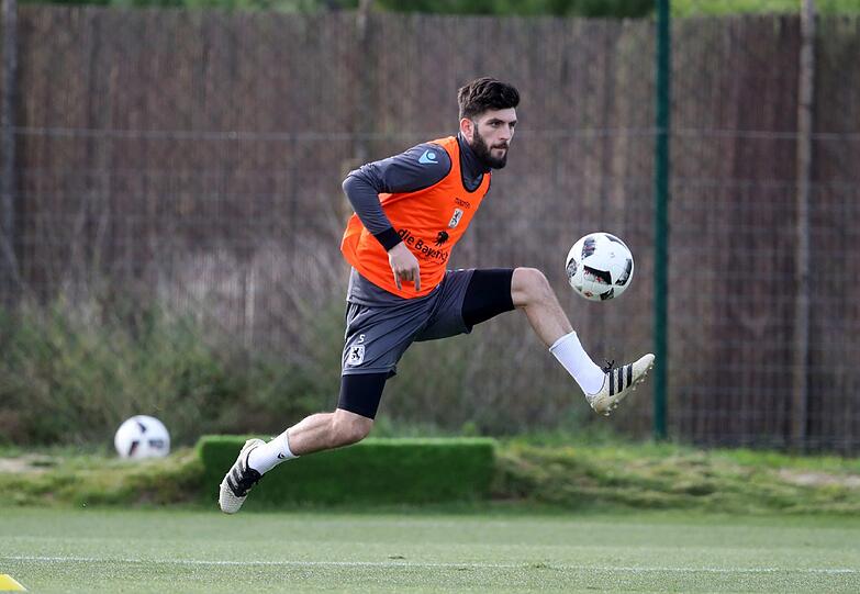 Schuften, stemmen, springen bis zu Erschöpfung. Die schweißtreibenden Trainingsbilder vom Dienstag zum Durchklicken.