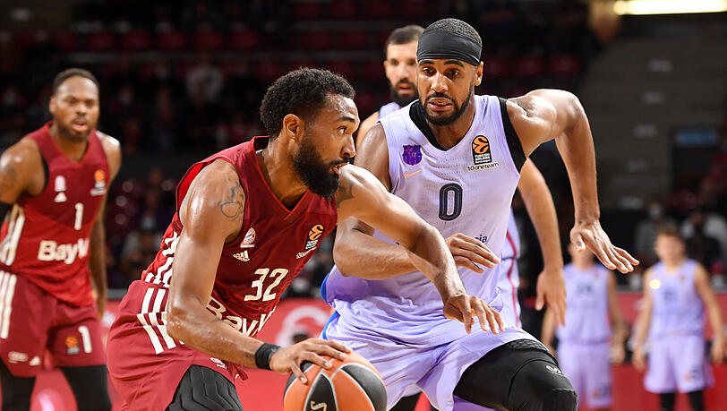 Darrun Hilliard (l.) war mit 16 Punkten der Topscorer der Münchner.