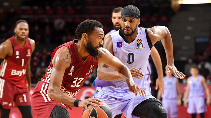 Darrun Hilliard (l.) war mit 16 Punkten der Topscorer der Münchner.