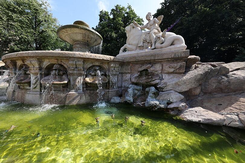 Münchens schönstes Wasserspiel, der Wittelsbacher-Brunnen am Lenbachplatz.