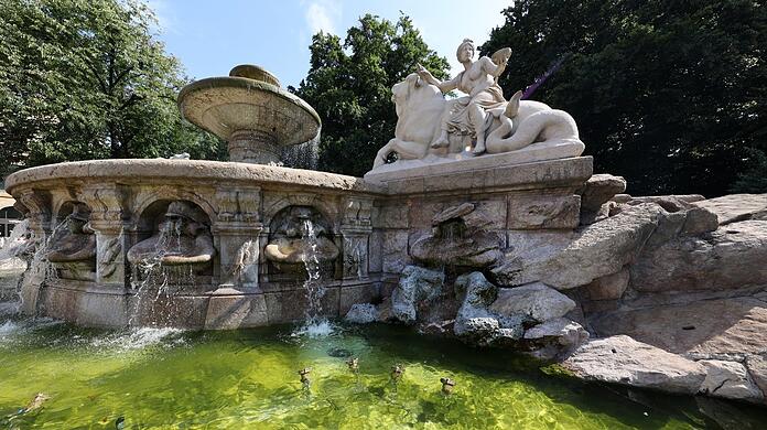 Münchens schönstes Wasserspiel, der Wittelsbacher-Brunnen am Lenbachplatz.
