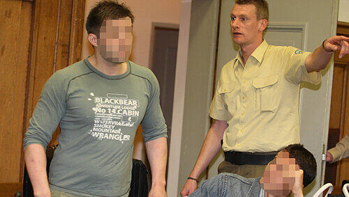 Schwiegen vor Gericht: Die geschäftstüchtigen Brüder Brian und Michel L. aus Hersbruck handelten im Internet mit dem Stoff. Schwiegen vor Gericht: Die geschäftstüchtigen Brüder Brian und Michel L. aus Hersbruck handelten im Internet mit dem Stoff.