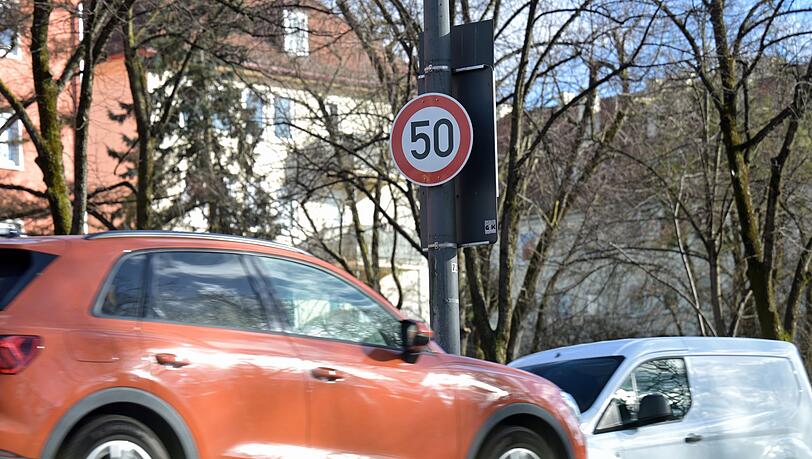 Derzeit gilt an der Landshuter Allee weiter Tempo 50 - trotz eines Gerichtsbeschlusses zu Tempo 30. (Archivbild)