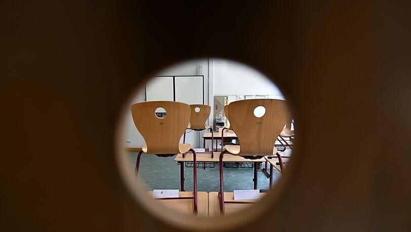 Nach dem Abbruch einer Projektwoche an einer Oberschule in der s&auml;chsischen Lausitz ermittelt die Polizei, ob im Klassenzimmer strafbare pornografische Inhalte gezeigt wurden. (Symbolbild)