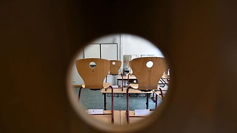 Nach dem Abbruch einer Projektwoche an einer Oberschule in der s&auml;chsischen Lausitz ermittelt die Polizei, ob im Klassenzimmer strafbare pornografische Inhalte gezeigt wurden. (Symbolbild)