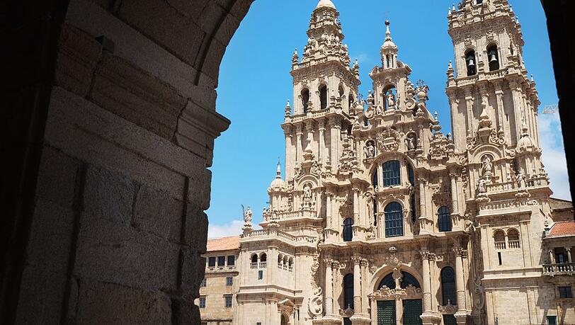 Wer nach Santiago de Compostela möchte, soll ab Ende 2026 mehr Möglichkeiten haben. Wer nach Santiago de Compostela möchte, soll ab Ende 2026 mehr Möglichkeiten haben.