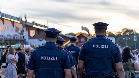 Auch die M&uuml;nchener Polizei sorgt auf dem Oktoberfest daf&uuml;r, dass die Regeln eingehalten werden.