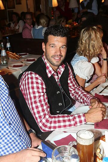 Auch Michael Ballack kam am letzten Wiesn-Samstag ins Käferzelt.