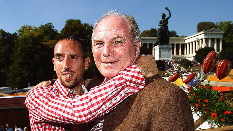 Mögen sich: Franck Ribéry (links) und Uli Hoeneß bei einem Wiesn-Besuch 2010. Mögen sich: Franck Ribéry (links) und Uli Hoeneß bei einem Wiesn-Besuch 2010.