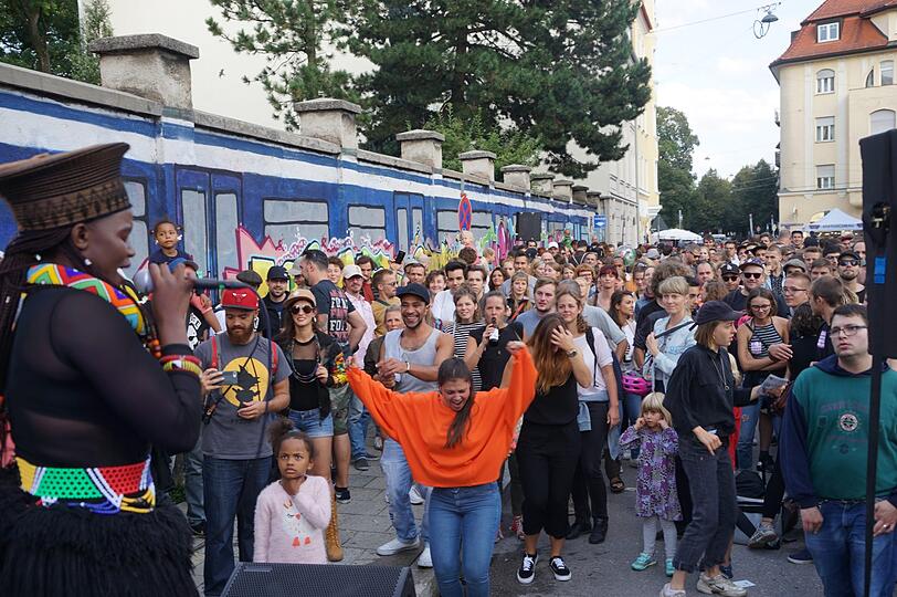 Traumhaftes Wetter, tolle Shows und leckeres Essen sorgten am Samstag für beste Stimmung beim Stadtteilfest "Ois Giasing" - die Bilder.