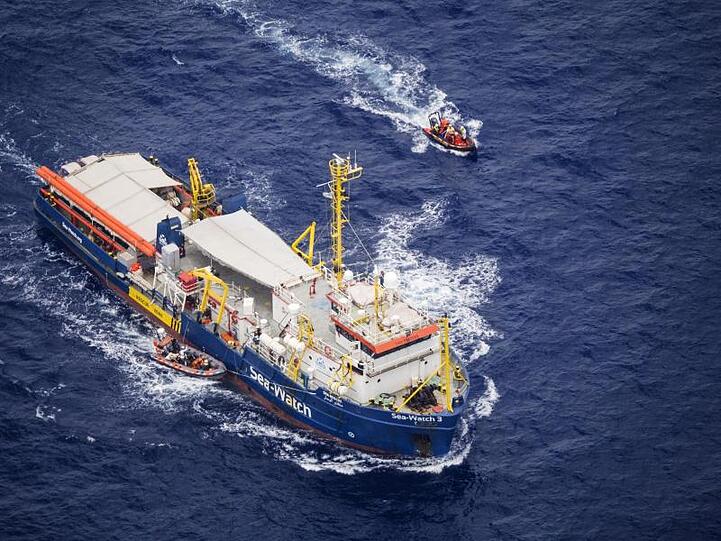 Die "Sea Watch 3" bei einer Fahrt im Mittelmeer.