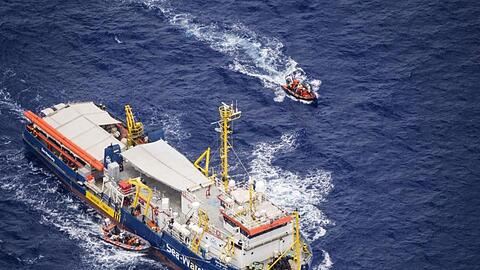 Die "Sea Watch 3" bei einer Fahrt im Mittelmeer.