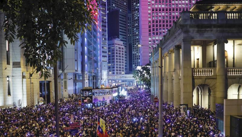 Demonstranten während einer Kundgebung im Hongkonger Finanzdistrikt. Demonstranten während einer Kundgebung im Hongkonger Finanzdistrikt.