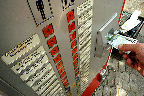 Zu billig? Eine Studie der VAG ergibt, dass die Fahrscheine im Vergleich zu anderen Verbünden viel teurer sein müssten.