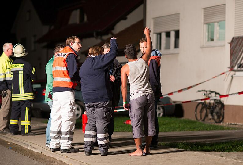 In einem hessischen Flüchtlingsheim hat es heute Nacht gebrannt. Mehrere Menschen wurden verletzt, einer sogar schwer.