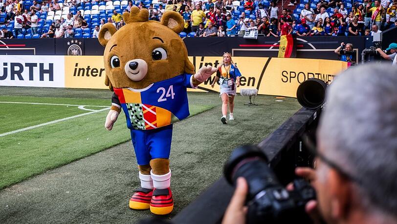 Das EM-Maskottchen wurde am 20. Juni in Deutschland vorgestellt und trägt den Namen Albärt.