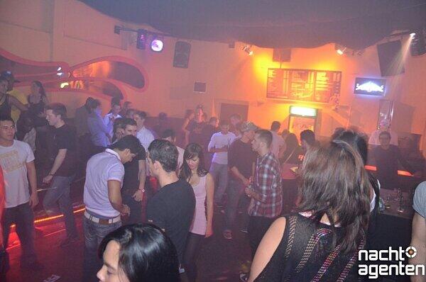 12 Jahre Nachtgalerie: Malle live vs Party Pornös (Samstag 3.12. 2011).
Noch mehr Fotos sehen sie unter: www.nachtagenten.de.