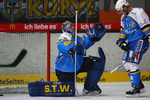 Eine starke Truppe: Der EHC München um Co-Kapitän Chris Bahen (r.).