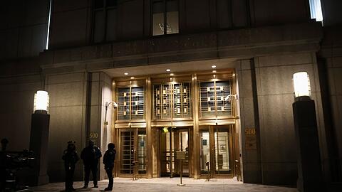 Eine Entscheidung über das weitere Vorgehen wurde erstmal vertagt. Eine Entscheidung über das weitere Vorgehen wurde erstmal vertagt.