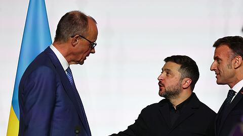 Merz und Macron &auml;u&szlig;ern sich unterschiedlich zur multinationalen Truppe f&uuml;r die Ukraine.