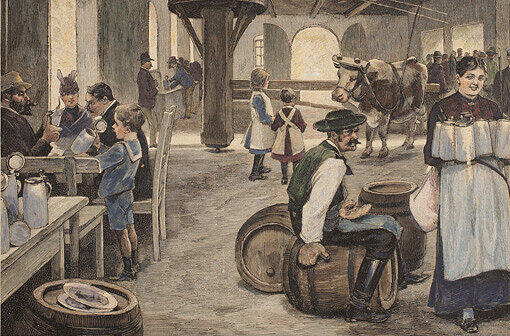 Wie der Ochse vorm Bier:
Eine Attraktion, die heutzutage die Tierschützer auf die Barrikaden treiben würde, hatte der Augustinerkeller zu bieten – nämlich den Bierochsen. Das Tier hatte die Aufgabe, über ein Windensystem die frischen Fassl aus dem acht bis zwölf Meter tiefen Keller zu holen, indem er immer schön im Kreis herum ging – was auch gleichzeitig als Gratis-Volksbelustigung durchging.
Das Bild stammt aus dem Jahr 1886. Anno 1891 wurde der letzte Bierochse in den Ruhestand geschickt – also vermutlich ins Schlachthaus.