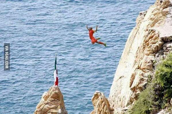 Arjen Robben als Klippenspringer in Mexiko.