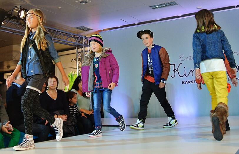 Tolle Show: 25 junge Laufsteg-Talente präsentierten am Samstag in der neuen Kinderwelt bei KARSTADT am Bahnhofplatz Mode-Trends