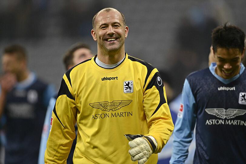 Die Bilder von Gabor Kiraly bei den Löwen.