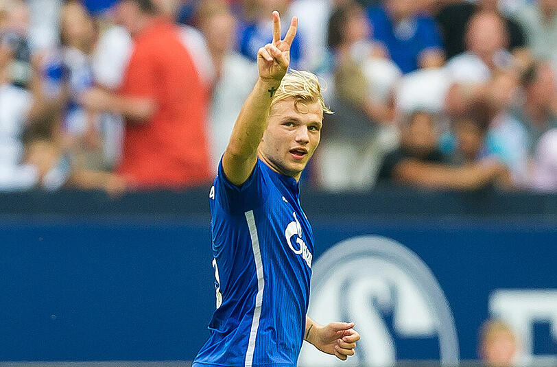 Johannes Geis (21) wechselte vom FSV Mainz 05 zum FC Schalke 04. Geis unterzeichnete in Gelsenkirchen einen Vierjahresvertrag. Der U-21-Nationalspieler wurde unter anderem von Borussia Dortmund, Atletico Madrid und einigen Klubs aus England umworben. Die Ablösesumme dürfte bei rund elf Millionen Euro liegen. Zudem werden erfolgsabhängige Prämien fällig.