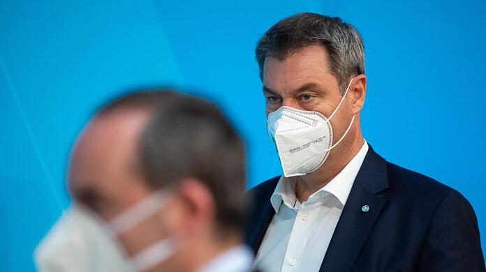 Markus Söder (r, CSU) und Hubert Aiwanger (Freie Wähler).