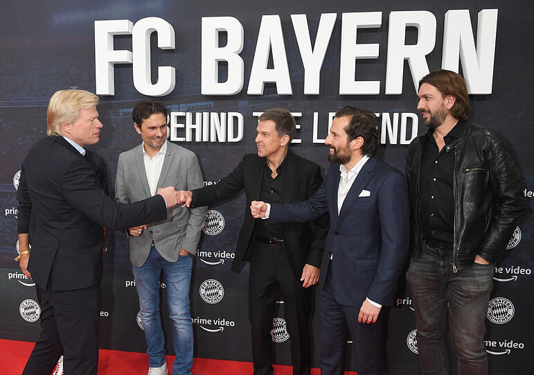 Bayern-Boss Oliver Kahn mit Regisseur Simon Verhoeven, Prime-Geschäftsführer Schneider, den Produzenten Berg und Wiedenmann (v.l.).