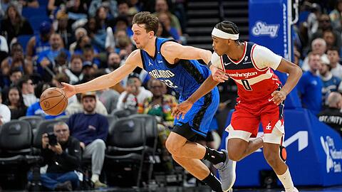 Franz Wagner (l) glänzte erneut als Topscorer für die Orlando Magic.