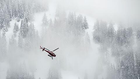 In der Schweiz sind die Leichen von fünf Skitourengängern entdeckt worden.