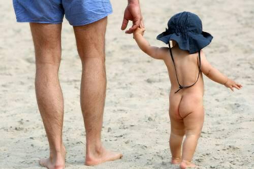 Papa an der Hand - das macht Kinder stark fürs Leben.