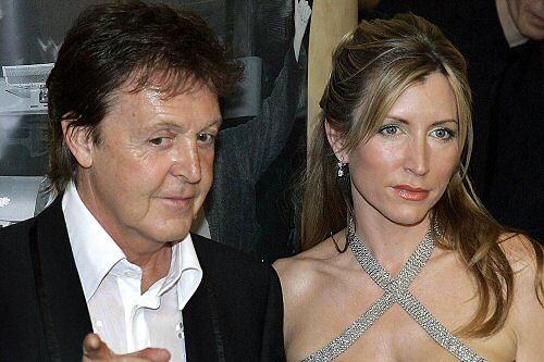 Auch Ex-Beatle Paul McCartney wurde mit 61 nochmal Vater: Seine damalige Frau Heather Mills brachte 2003 eine Tochter auf die Welt.