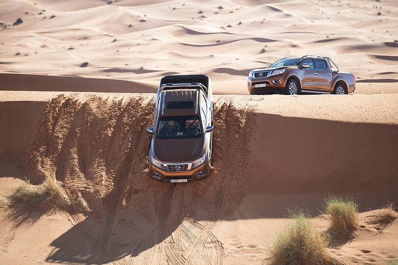 Ganz schön steil: Der Nissan Navara schaft krasse Abfahrten - und zwar locker.