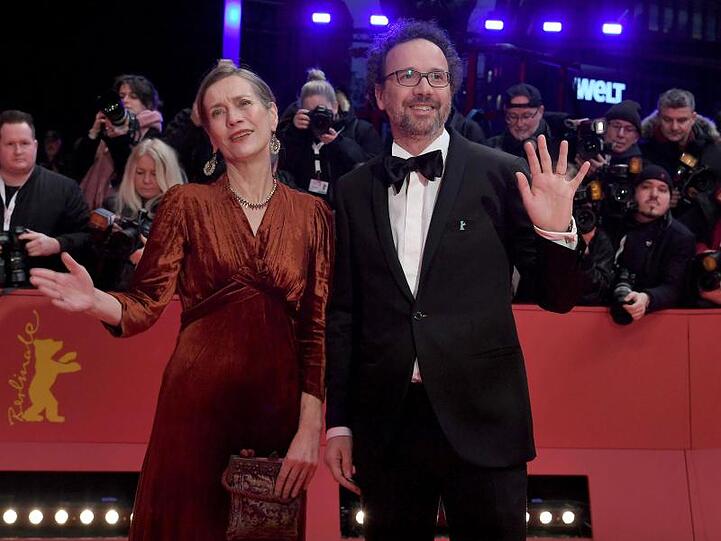 Carlo Chatrian und Mariette Rissenbeek kündigen an, dass die Berlinale 2021 "physisch" stattfinden wird.