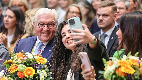 Bundespr&auml;sident Frank-Walter Steinmeier nahm im April 2025 an einer Einb&uuml;rgerungsfeier in K&ouml;ln teil. (Archivfoto)