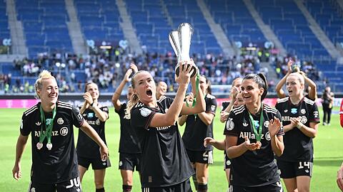 Titelverteidiger im Supercup: die Fußballerinnen des FC Bayern. (Archivbild) Titelverteidiger im Supercup: die Fußballerinnen des FC Bayern. (Archivbild)