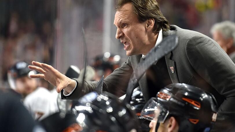 "Sie sind sehr gut gecoacht, Pavel Gross ist ein echtes Schlitzohr an der Bande", sagt EHC-Kapitän Michael Wolf über Finalgegner Grizzlys Wolfsburg.