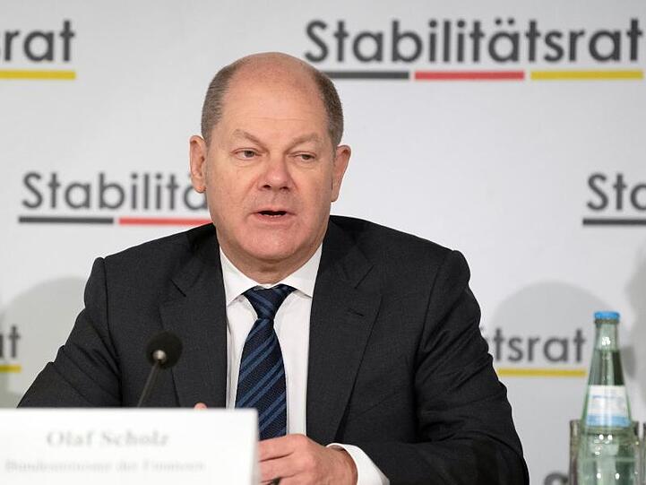 Bundesfinanzministe Olaf Scholz spricht während einer Pressekonferenz zu den Ergebnissen der 20. Sitzung des Stabilitätsrates.